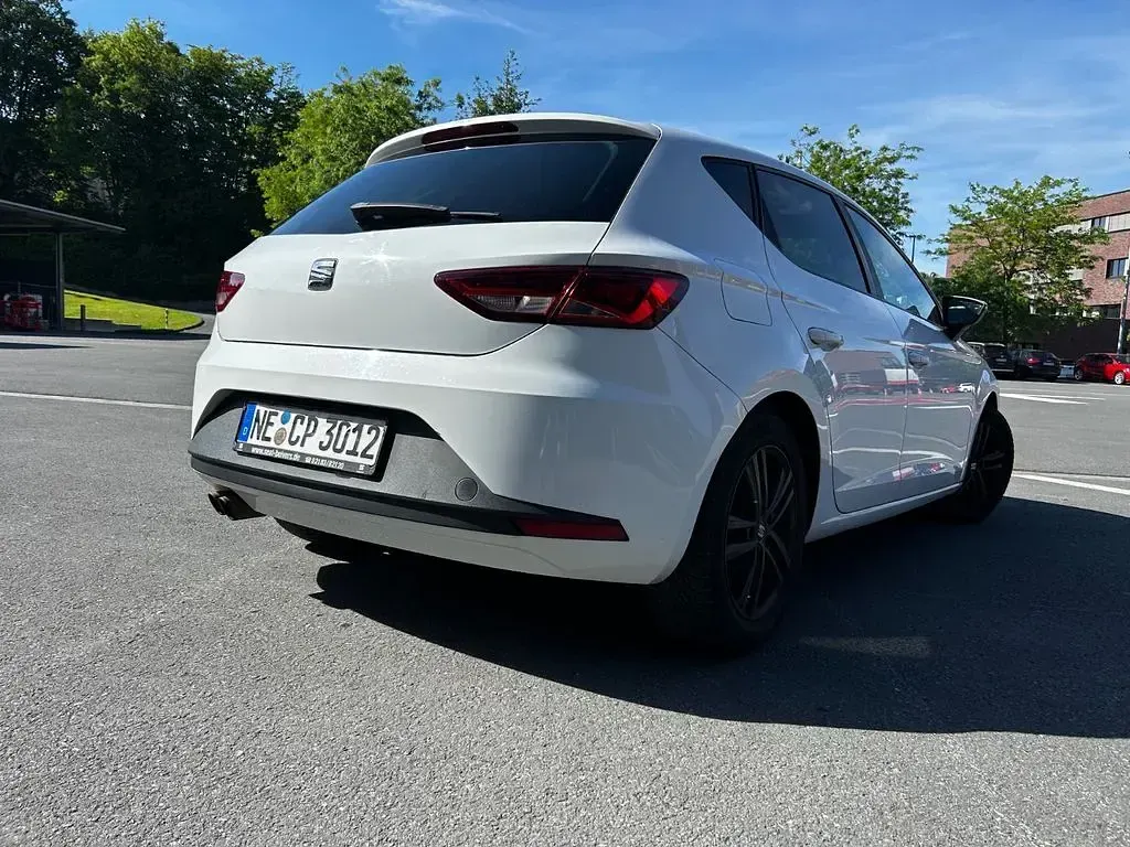 Używany Seat Leon FR 179 KM (131 kW) 2014 Biały Sedan/Limuzyna