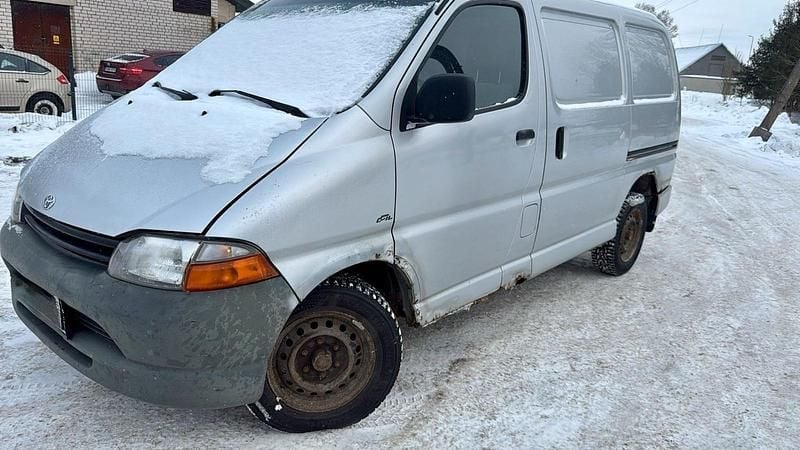 Gebraucht Toyota HiAce 88 PS (64 kW) 2003 Silber Van / Kleinbus