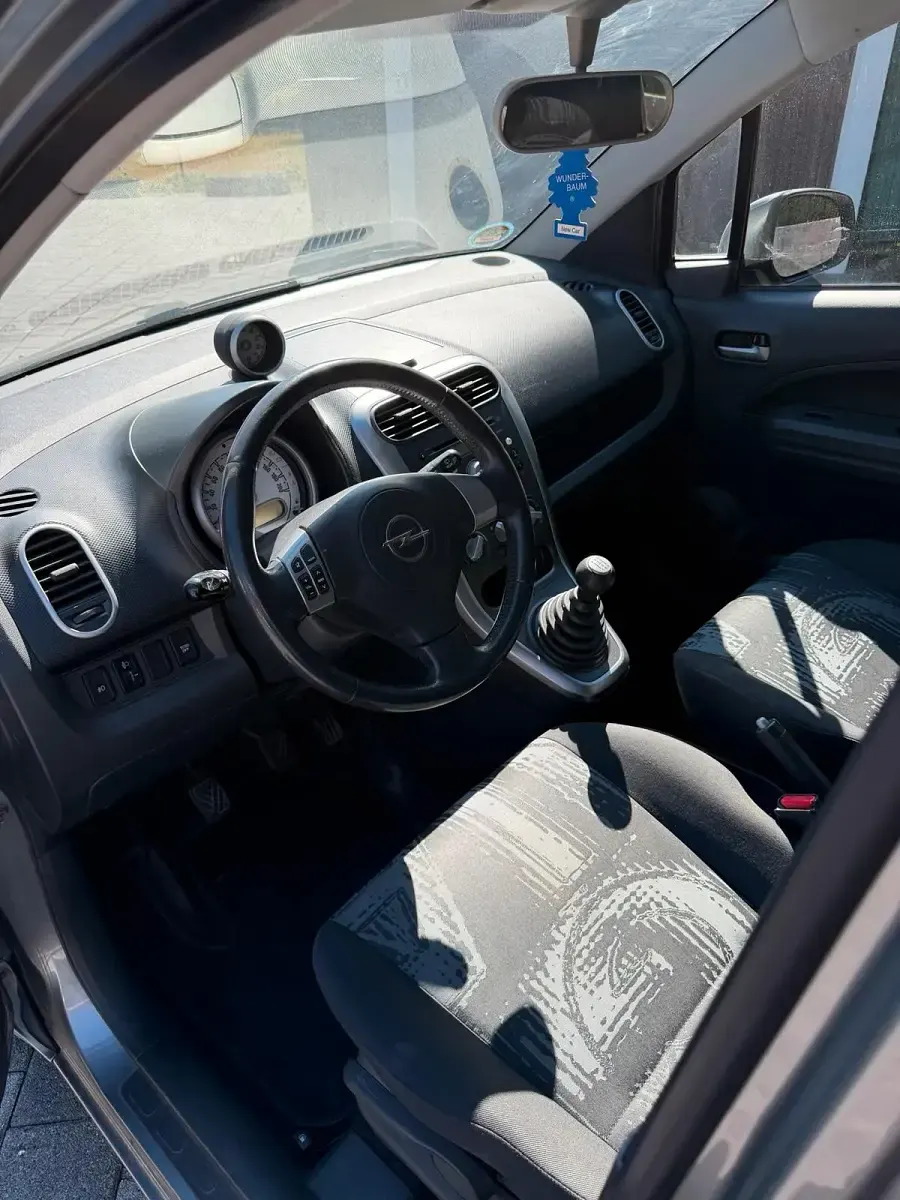 Gebraucht Opel Agila 93 PS (68 kW) 2011 Grau Kleinwagen