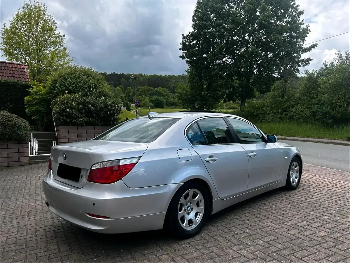 Brugt BMW 525 177 HK (130 kW) 2005 Sølv Sedan
