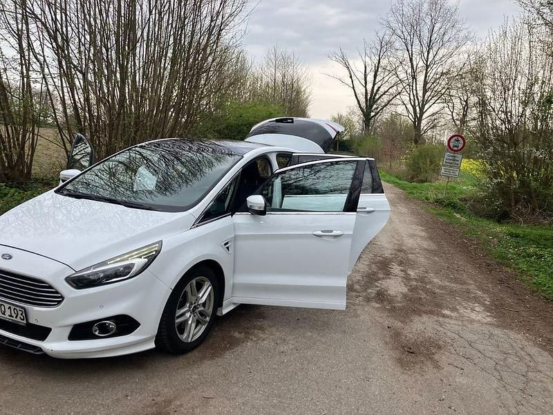 Gebraucht Ford S-MAX Titanium 209 PS (153 kW) 2016 Schwarz Van / Kleinbus