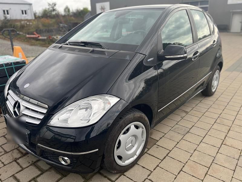 Schwarz Gebraucht 2010 Mercedes A160 Limousine | 5.590 € - Bild 1/4