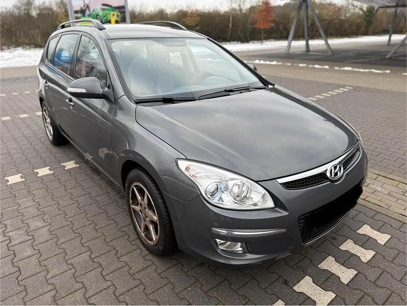 Grau Gebraucht 2009 Hyundai i30 Kombi | 4.850 € (Fairer Preis) - Bild 1/4