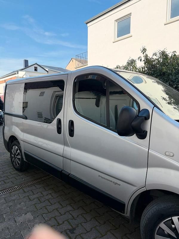 Gebraucht Renault Trafic 145 PS (106 kW) 2008 Silber Van / Kleinbus