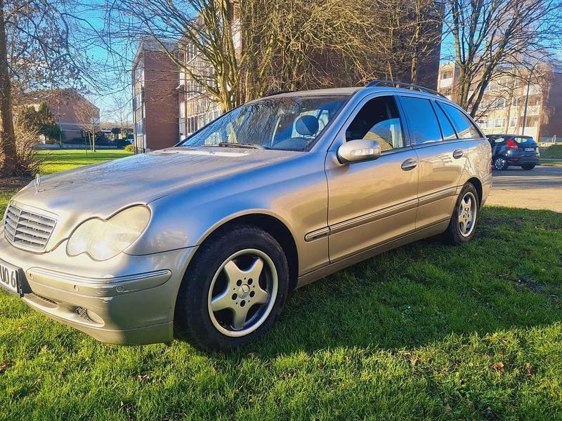 Gebraucht 2003 Mercedes C220 Classic Kombi | 2.000 € - Bild 1/4