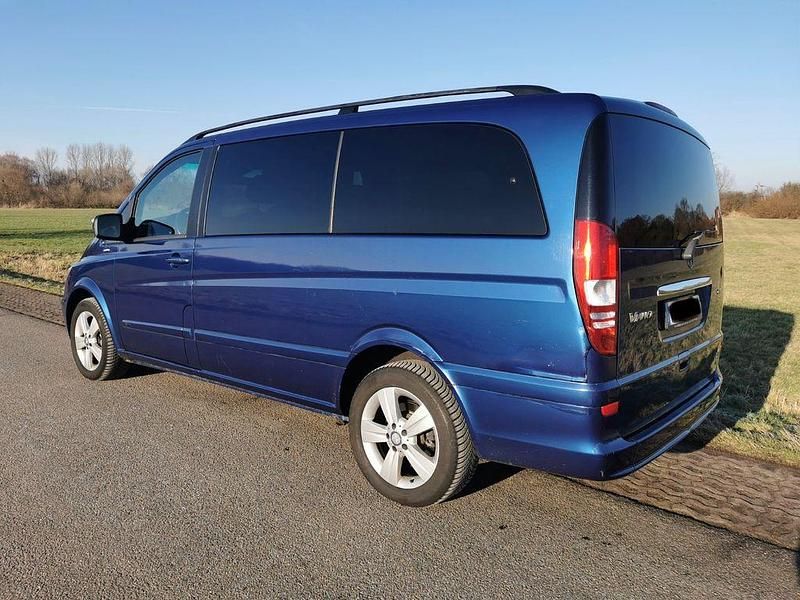 Blau Gebraucht 2011 Mercedes Viano Edition Van / Kleinbus | 11.500 € (Fairer Preis) - Bild 1/4