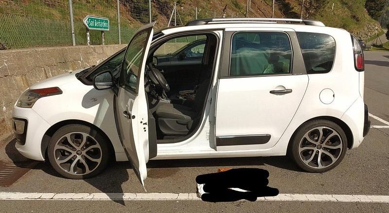 Second-hand Citroën C3 Picasso 99 CP (72 kW) 2017 Alb Monovolum