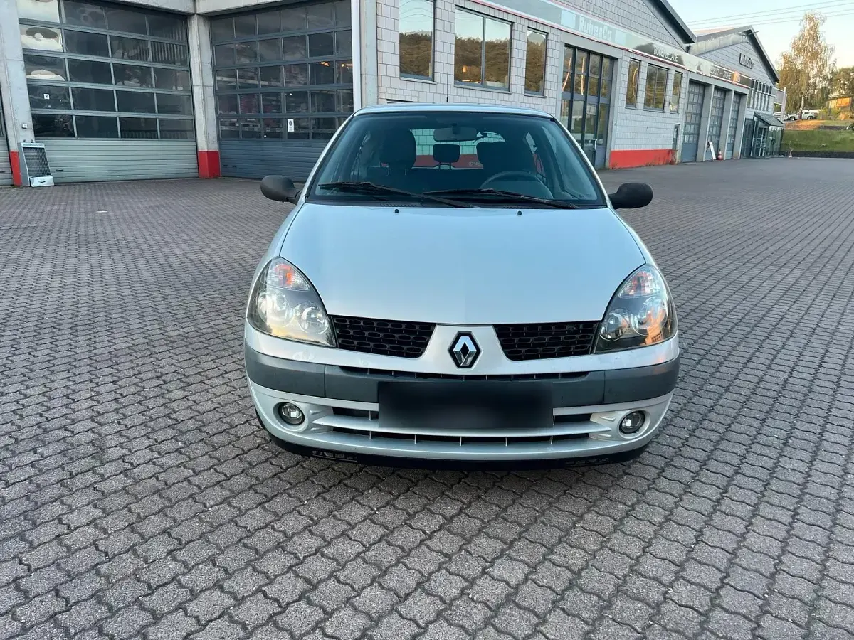 Gebraucht Renault Clio 75 PS (55 kW) 2002 Grau Kleinwagen