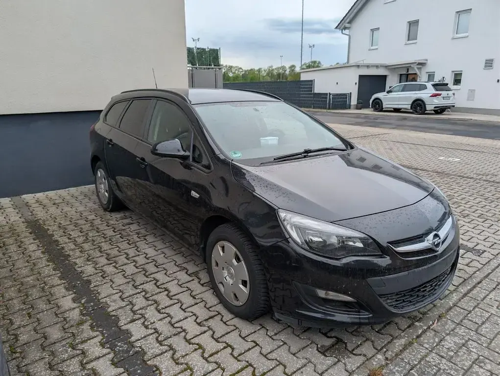 Gebraucht Opel Astra 110 PS (80 kW) 2014 Schwarz Kombi
