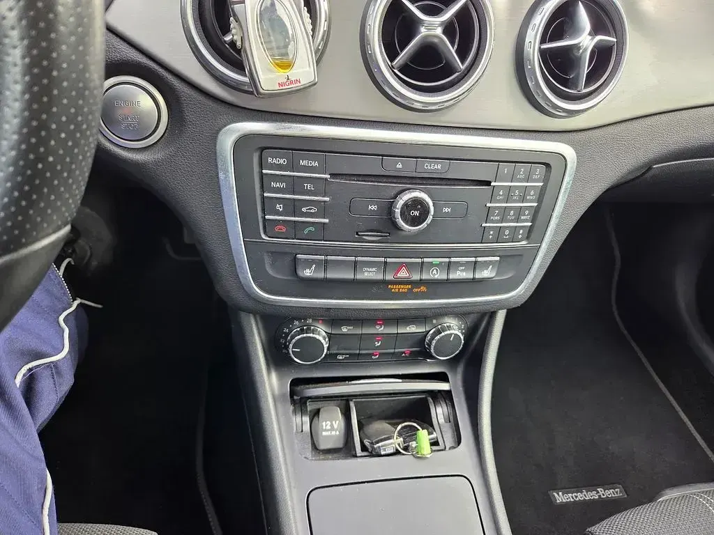 Gebraucht Mercedes GLA200 Style 156 PS (114 kW) 2016 Weiß SUV