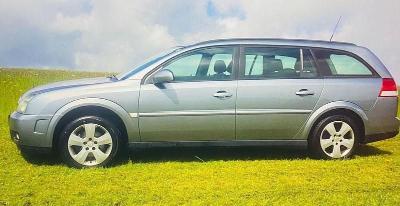 Grau Gebraucht 2005 Opel Vectra Cosmo Kombi | 2.600 € (Fairer Preis) - Bild 1/4