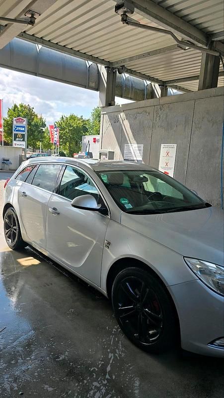 Grau Gebraucht 2012 Opel Insignia Active Kombi | 5.900 € (Fairer Preis) - Bild 1/4