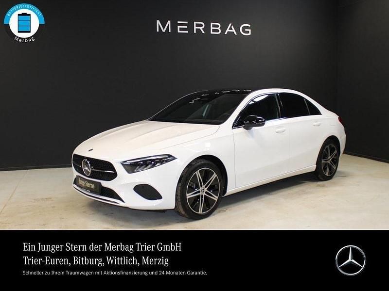 Polarweiss Gebraucht 2024 Mercedes A250 Night Limousine | 34.960 € (Teuer) - Bild 1/4