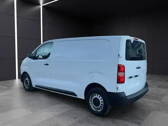 Käytetty Citroën Jumpy Business Class 122 HP (89 kW) 2017 Valkoinen Tila-auto