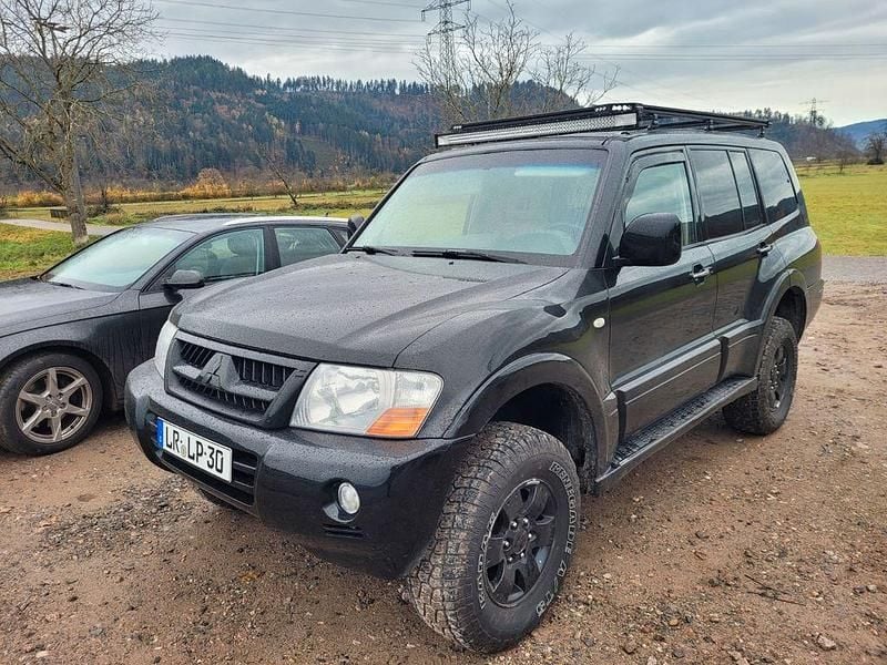 Schwarz Gebraucht 2004 Mitsubishi Pajero Edition SUV | 4.800 € (Superpreis) - Bild 1/4