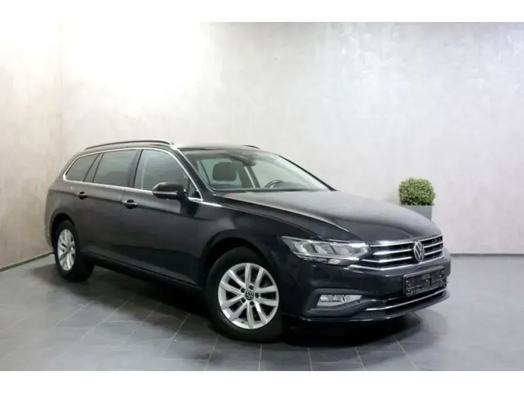 Gebraucht VW Passat Business 150 PS (110 kW) 2024 Deep black perleffekt Kombi