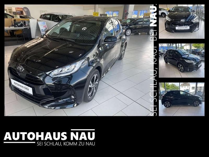 Mysticschwarz mica Neu 2025 Toyota Yaris Hybrid Comfort Kleinwagen | 23.490 € (Guter Preis) - Bild 1/4