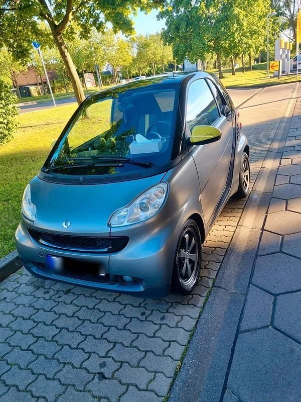 Grau Gebraucht 2010 Smart ForTwo Coupé Coupé | 4.000 € (Fairer Preis) - Bild 1/4