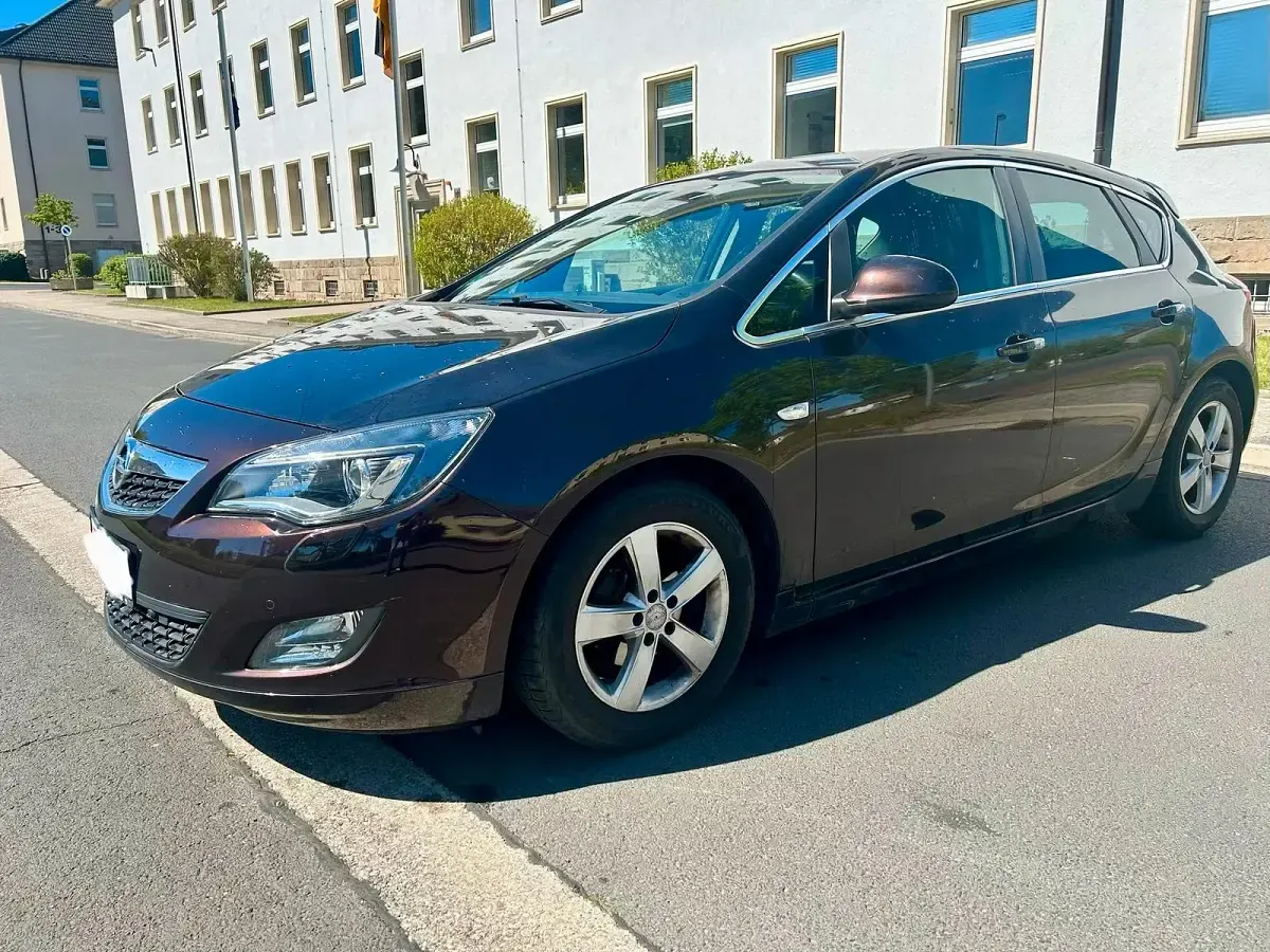 Gebraucht Opel Astra Innovation 140 PS (102 kW) 2014 Andere farben Kleinwagen