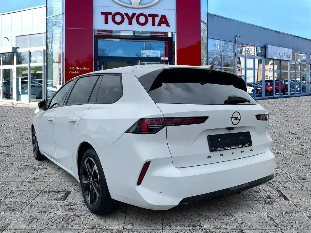 Gebraucht Opel Astra 131 PS (96 kW) 2024 Jade weiß/arktis weiß Kleinwagen