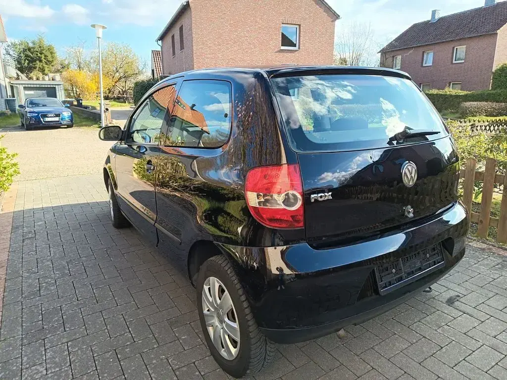 Second-hand VW Fox 55 CP (40 kW) 2005 Negru Hatchback