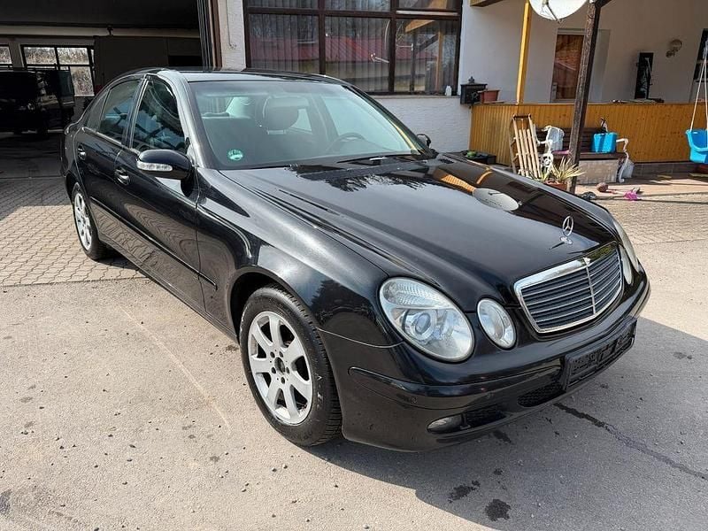 Second-hand Mercedes E200 122 CP (89 kW) 2005 Negru Berlinǎ
