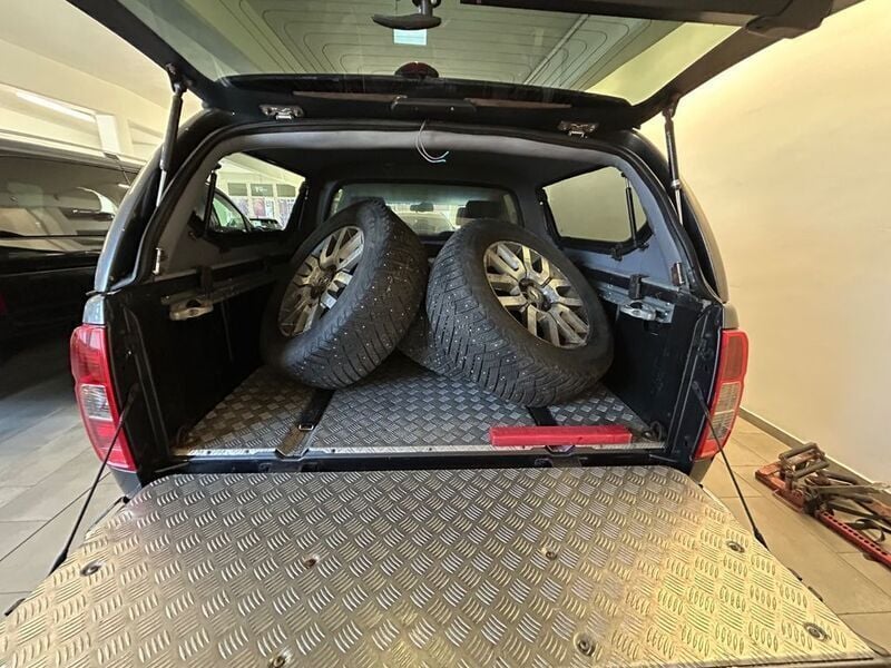 Gebraucht Nissan Navara 231 PS (169 kW) 2013 Gelb Pickup