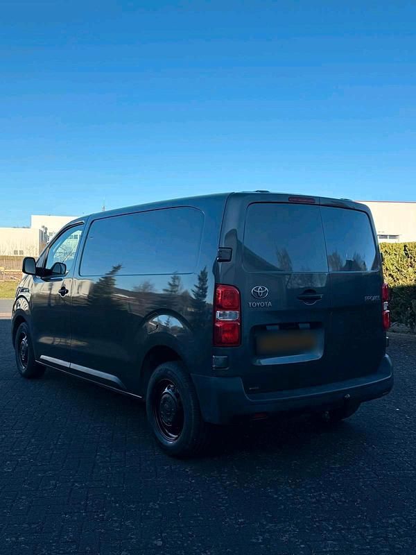 Gebraucht Toyota Proace 122 PS (89 kW) 2017 Grau Van / Kleinbus