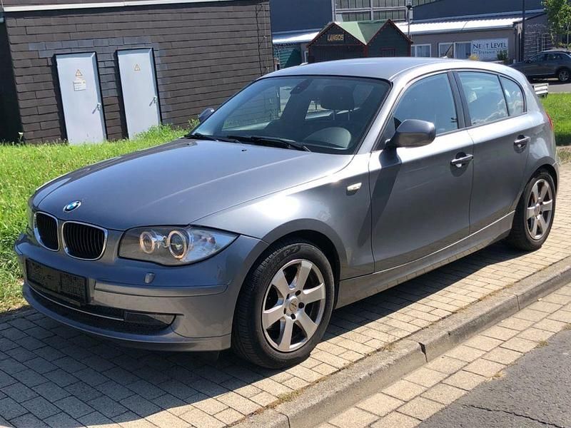 Grau Gebraucht 2010 BMW 120 Sport Line Kleinwagen | 3.900 € (Guter Preis) - Bild 1/4