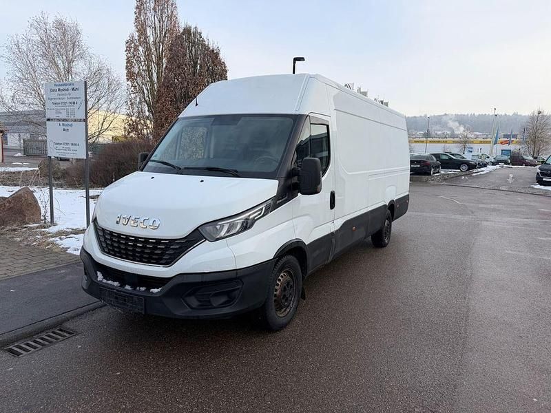 Weiß Gebraucht 2021 Iveco Daily Limousine | 15.500 € (Teuer) - Bild 1/4