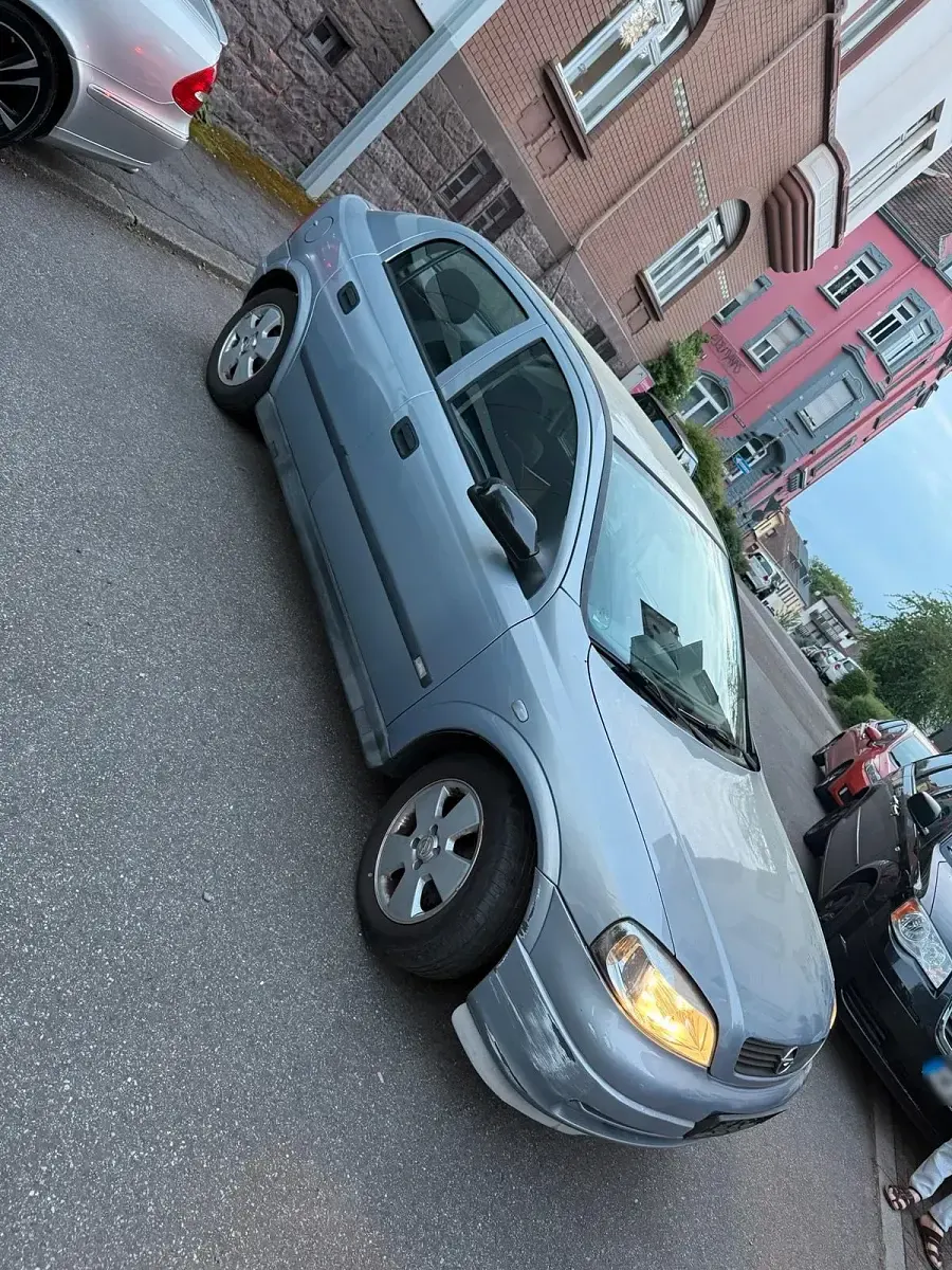 Używany Opel Astra 101 KM (74 kW) 2002 Srebrny Sedan/Limuzyna