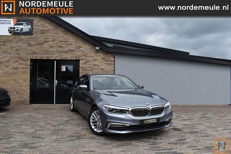 Grau Gebraucht 2017 BMW 520 Executive Limousine | 16.900 € (Teuer) - Bild 1/4