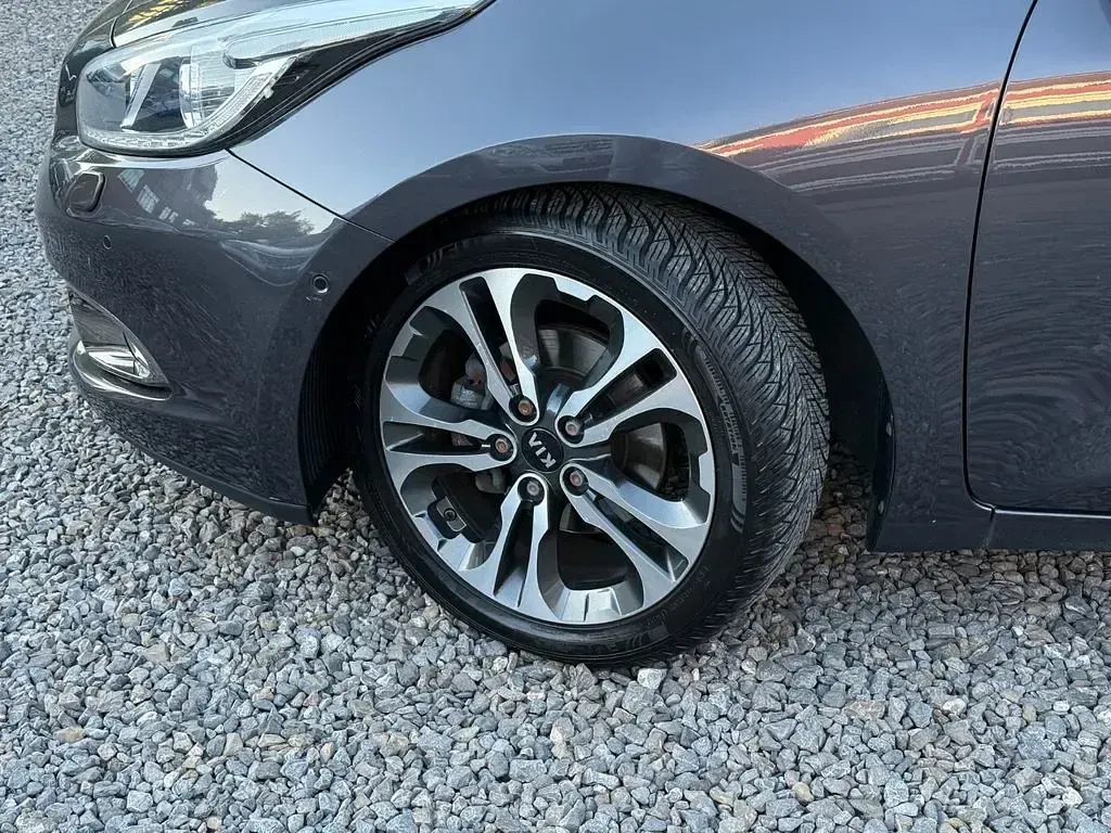 Occasion Kia Ceed 135 ch (99 kW) 2013 Gris Citadine