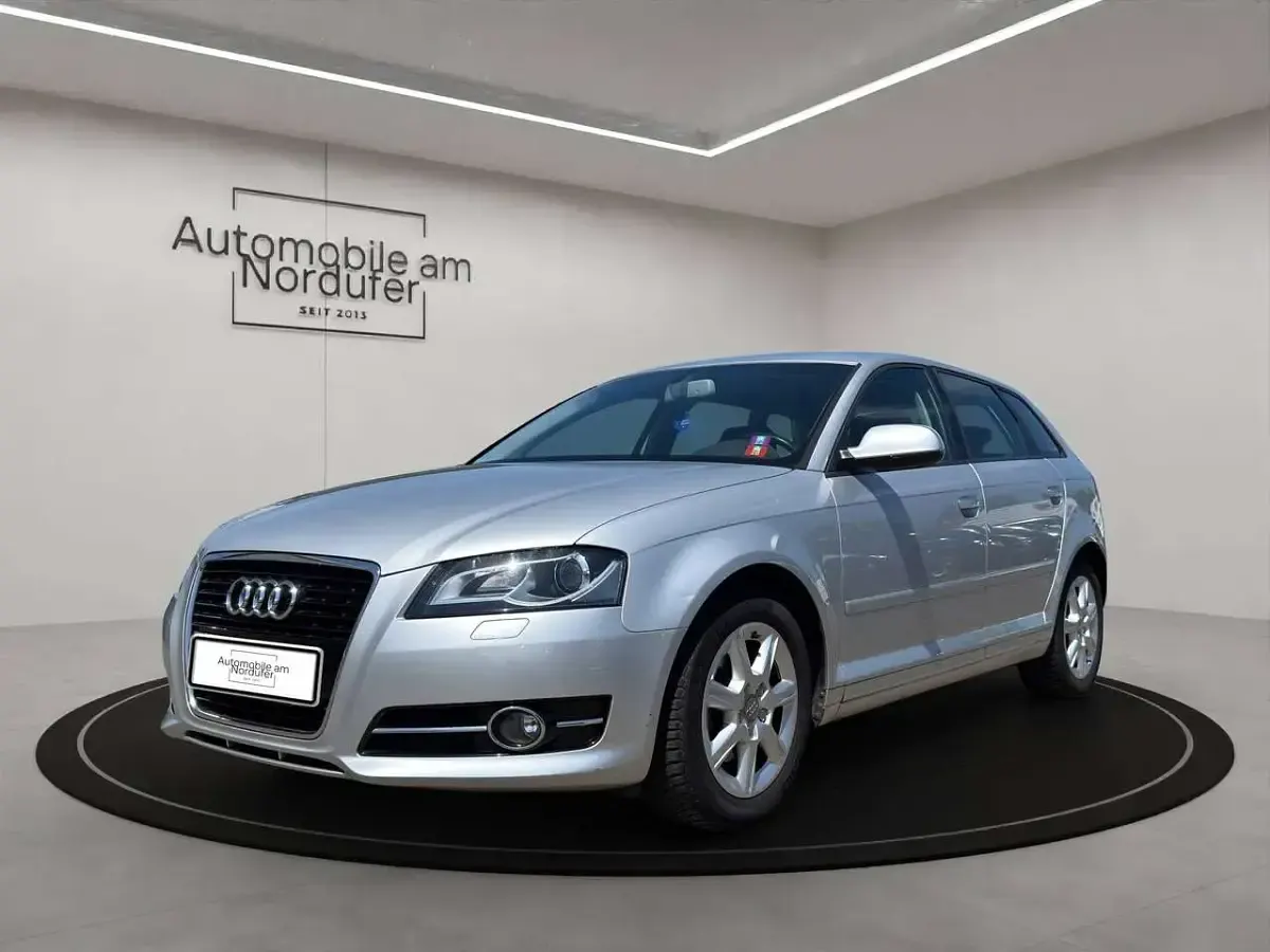 Gebraucht Audi A3 Sportback 160 PS (117 kW) 2012 Eissilber metallic Kleinwagen