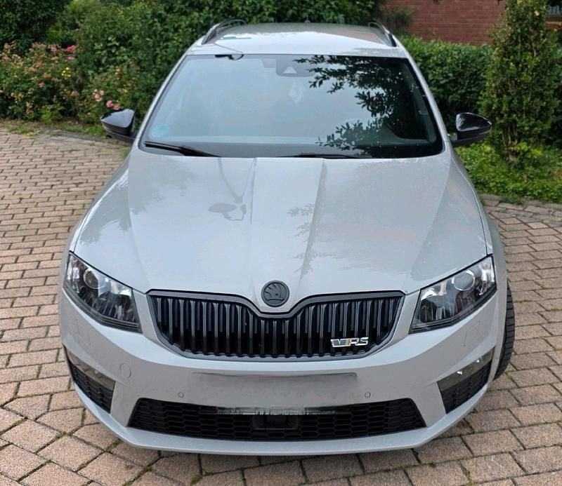 Grau Gebraucht 2017 Skoda Octavia RS Kombi | 16.490 € (Fairer Preis) - Bild 1/4
