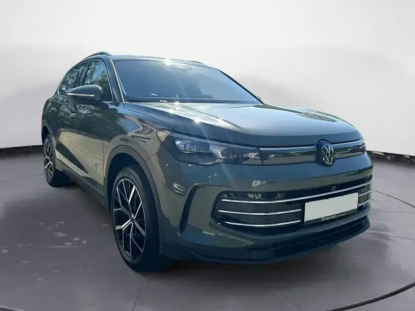 Neu VW Tiguan Elegance 193 PS (141 kW) 2026 Cipressinogrün metallic SUV