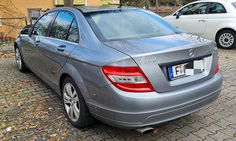 Gebraucht Mercedes C250 204 PS (150 kW) 2010 Grau Limousine