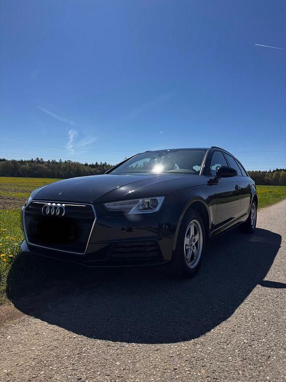Gebraucht Audi A4 Basis 150 PS (110 kW) 2017 Schwarz Kombi