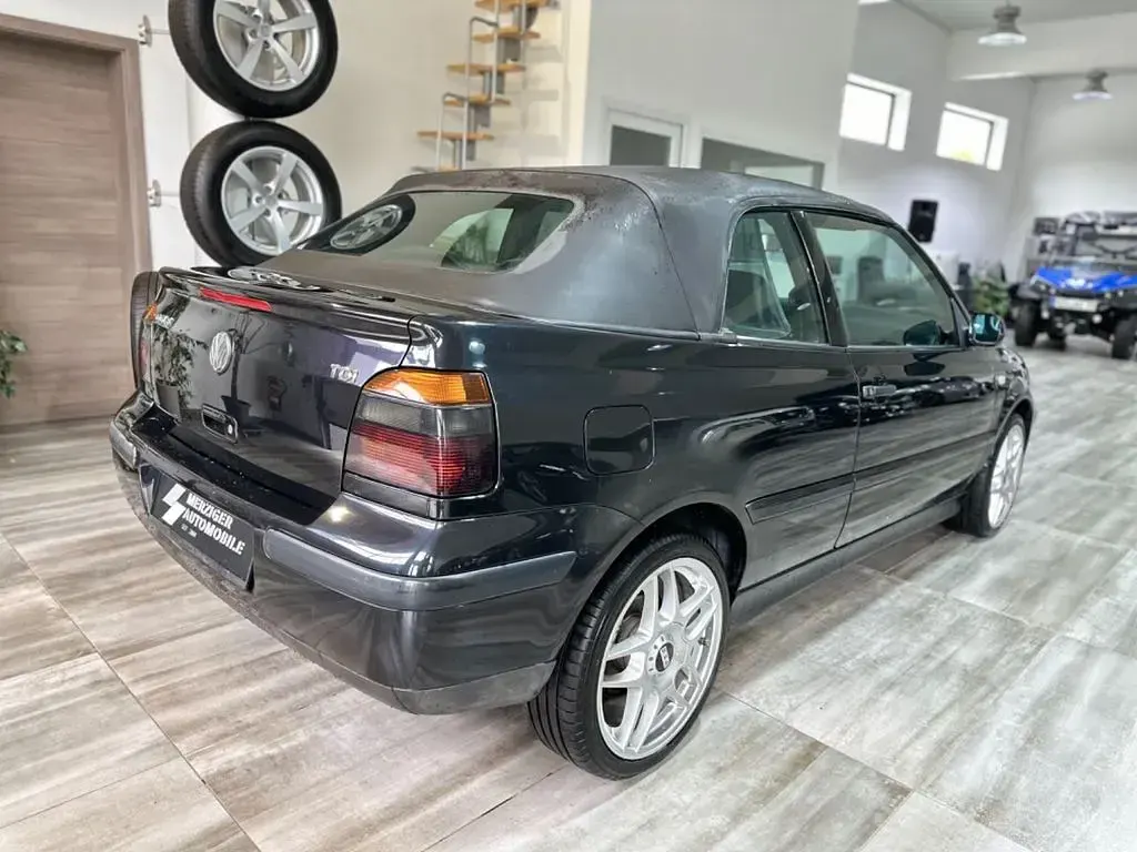 Używany VW Golf 90 KM (66 kW) 2002 Czarny Kabriolet