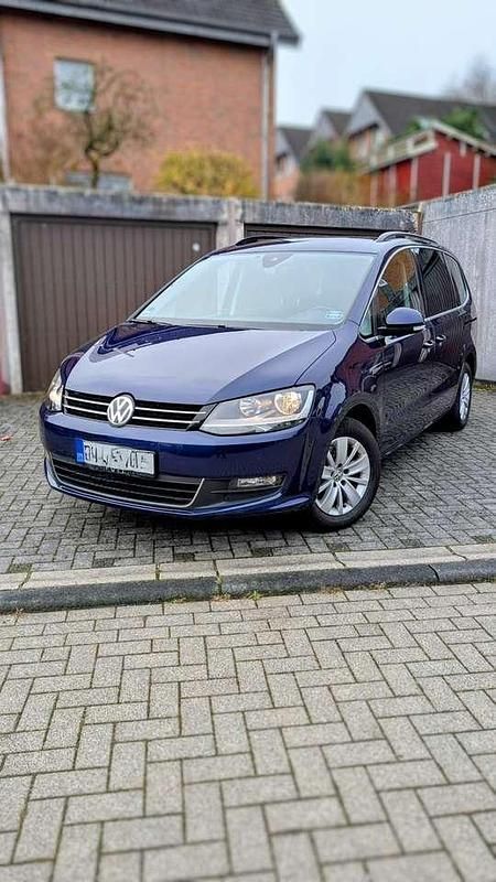 Blau Gebraucht 2019 VW Sharan Comfortline Van / Kleinbus | 24.500 € (Fairer Preis) - Bild 1/4