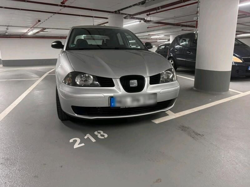 Grau Gebraucht 2004 Seat Ibiza Kleinwagen | 1.900 € (Etwas zu teuer) - Bild 1/4
