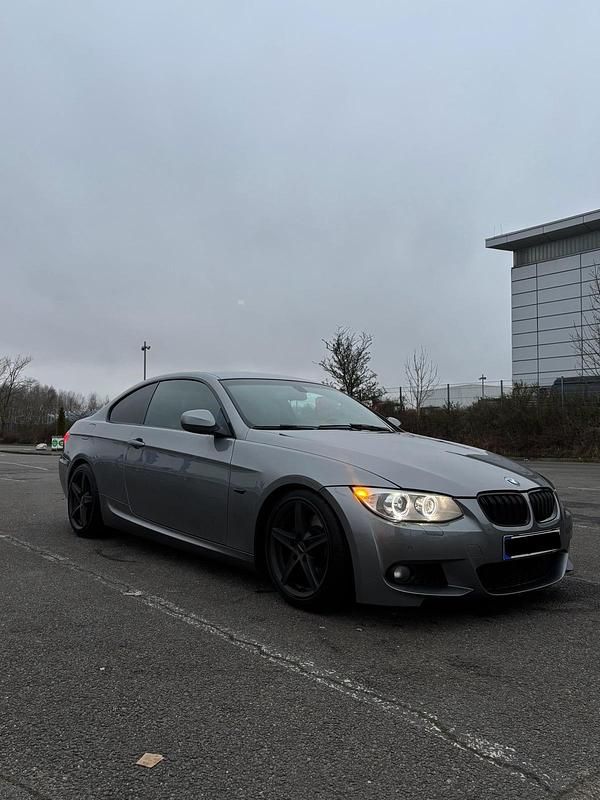 Grau Gebraucht 2010 BMW 325 M Performance Coupé | 11.900 € - Bild 1/4
