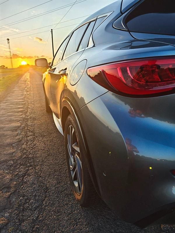 Gebraucht Infiniti Q30 170 PS (125 kW) 2016 Grau Limousine