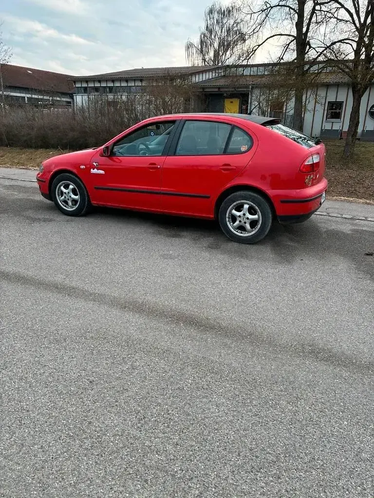 Second-hand Seat Leon 125 CP (91 kW) 2000 Roșu Hatchback