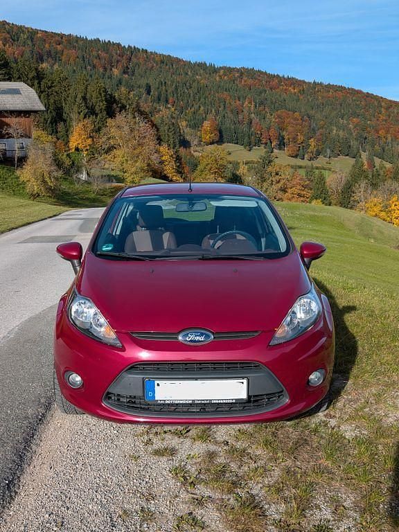 Gebraucht Ford Fiesta Titanium 97 PS (71 kW) 2009 Rot Kleinwagen