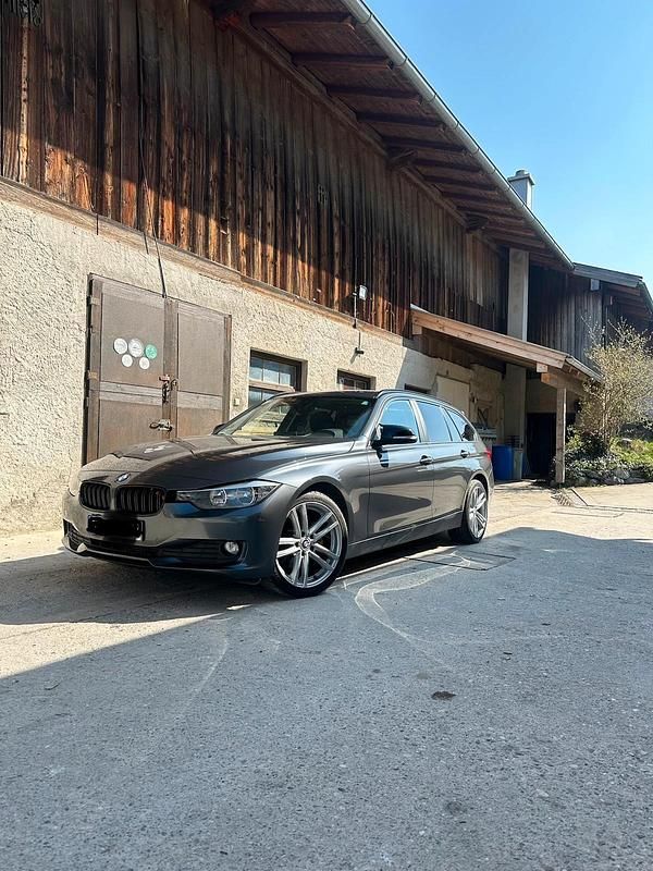 Gebraucht BMW 320 184 PS (135 kW) 2014 Grau Kombi