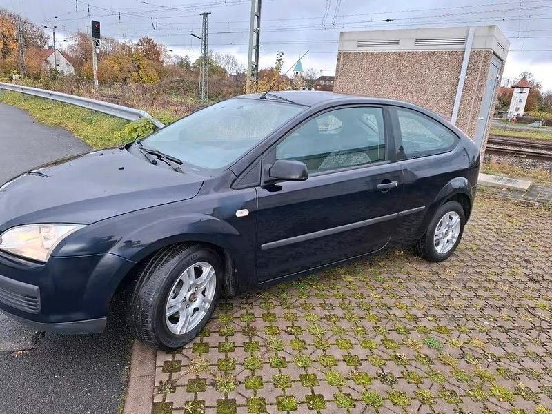 Blau Gebraucht 2005 Ford Focus Limousine | 1.999 € (Fairer Preis) - Bild 1/4