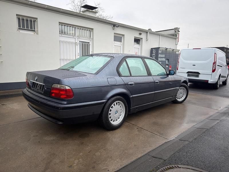 Gebraucht BMW 735 235 PS (172 kW) 1997 Grau Limousine
