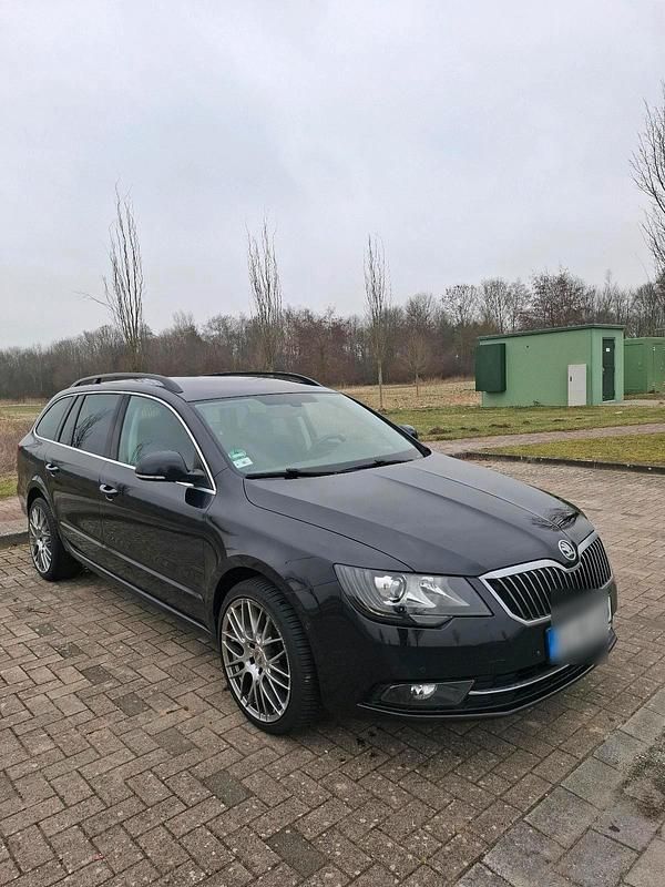 Gebraucht Skoda Superb 170 PS (125 kW) 2014 Schwarz Kombi