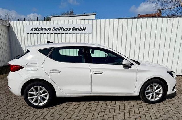 Gebraucht Seat Leon Style 90 PS (66 kW) 2022 Weiß Limousine